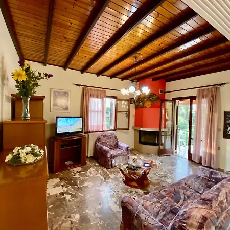 Montsenigos Garden House * Γουβιά