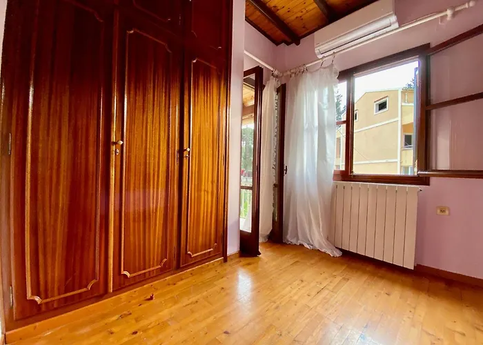 Διαμέρισμα Montsenigos Garden House
