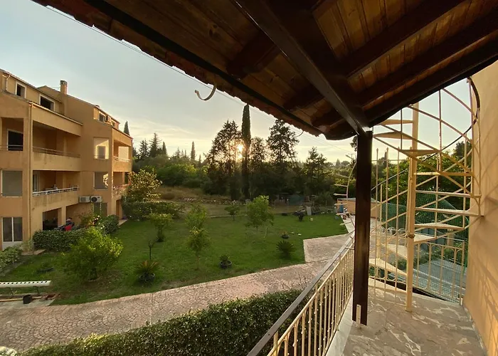 Montsenigos Garden House Διαμέρισμα Γουβιά